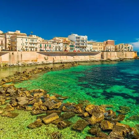 Santanna House - Fondachello-apartments Com