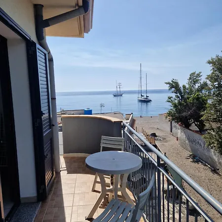 Santanna House - Fondachello-apartments Com アパート